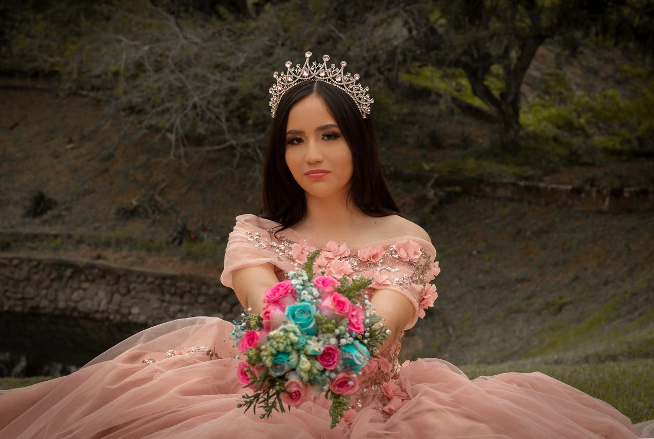 Maria en su sesión de quince años