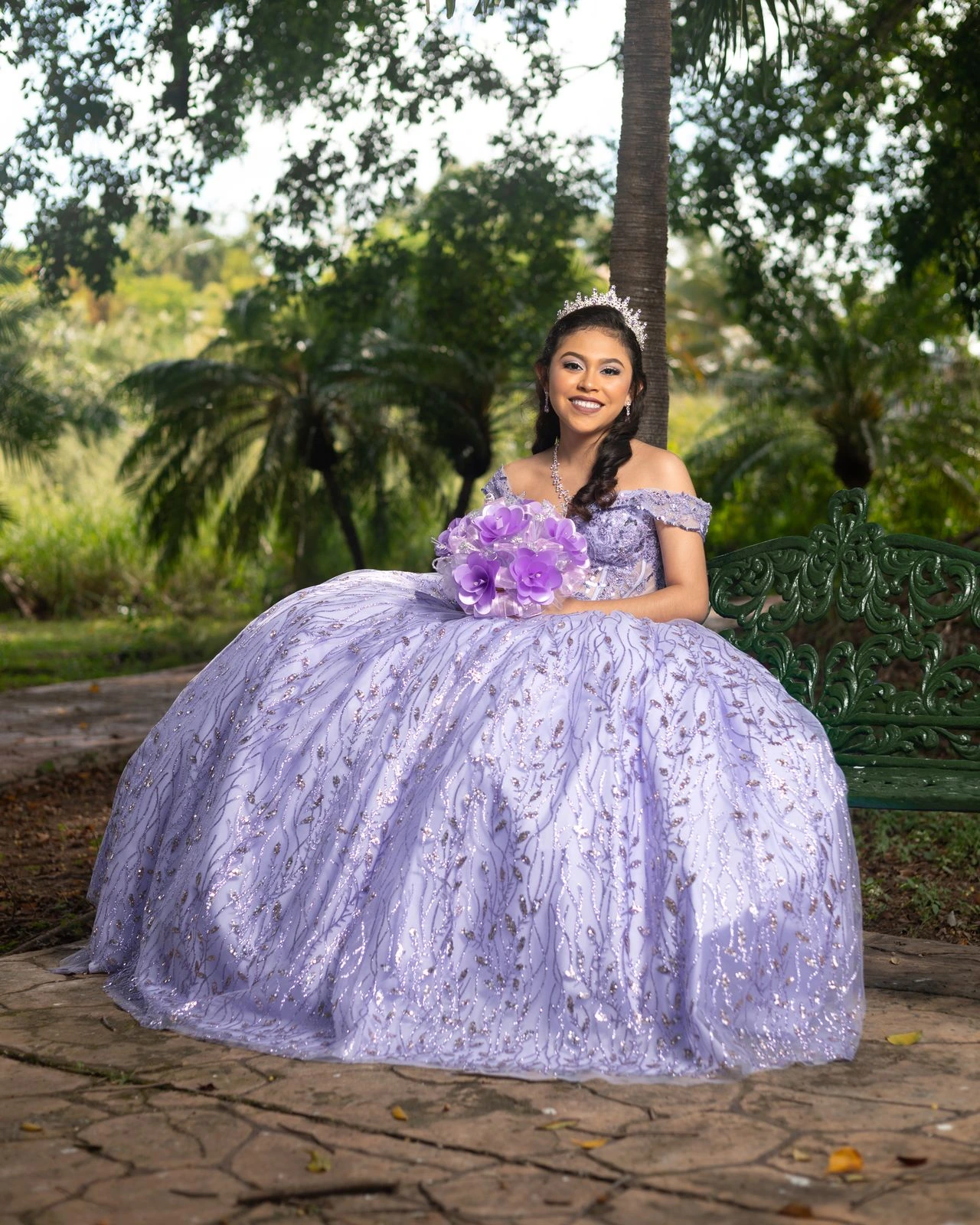Monica en su sesión de quince años